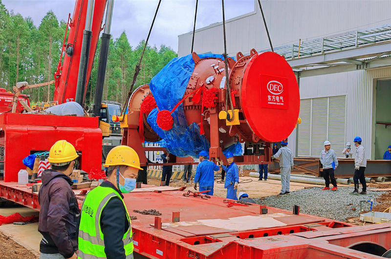 G50到达华电清远华侨工业园天然气分布式能源站现场。LETOU汽轮机供图